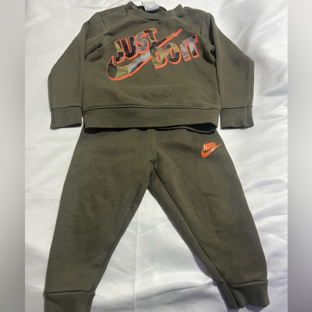 2t Nike Green Jogger Set Athletic Style